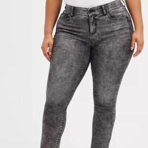 Torrid bombshell straight gray jeans